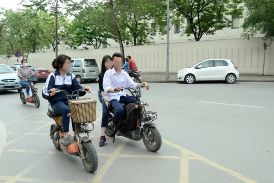 Đi xe đạp điện có phải đội mũ bảo hiểm không