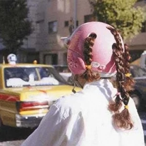 Sử dụng mũ bảo hiểm chế có bị phạt không?