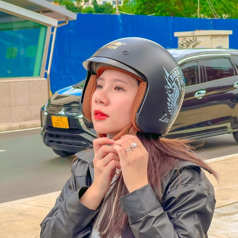 Cách đội mũ bảo hiểm đúng cách