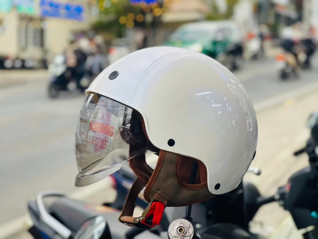 Mũ bảo hiểm nữa đầu kính âm