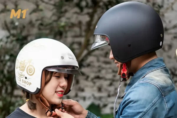 Mũ bảo hiểm chống nắng giải pháp che nắng chống lóa hiệu quả khi đi xe máy