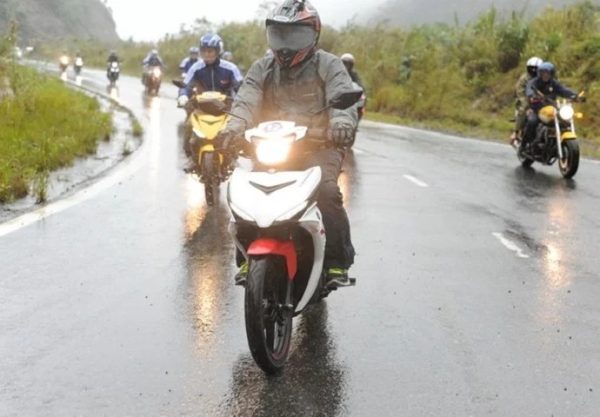 Mũ bảo hiểm đi phượt