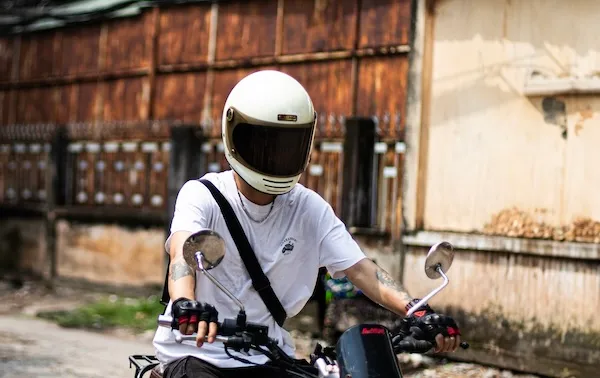 mũ bảo hiểm cổ điển