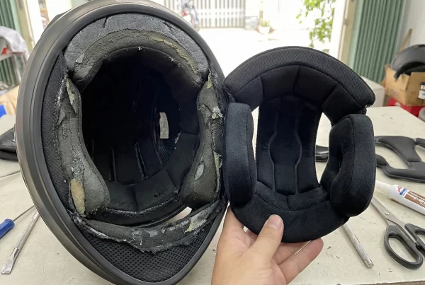 Mút xốp bên trong bị xẹp, bong tróc