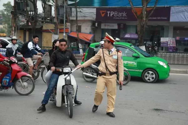 Xử phạt không đội mũ bảo hiểm khi tham gia giao thông