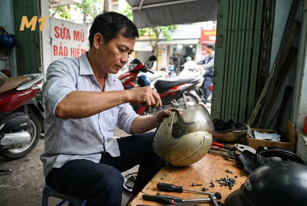 Sửa kính mũ bảo hiểm đúng kỹ thuật tăng độ bền và đảm bảo an toàn