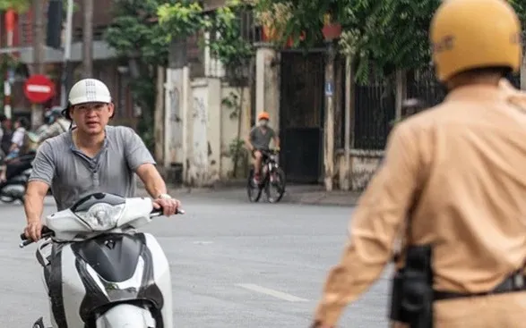 Lỗi không cài quai mũ bảo hiểm theo quy định pháp luật