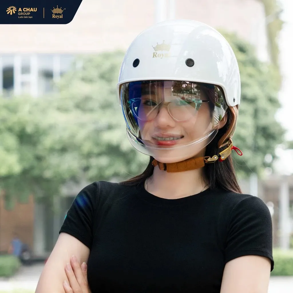 Mũ bảo hiểm phong cách nữ tính