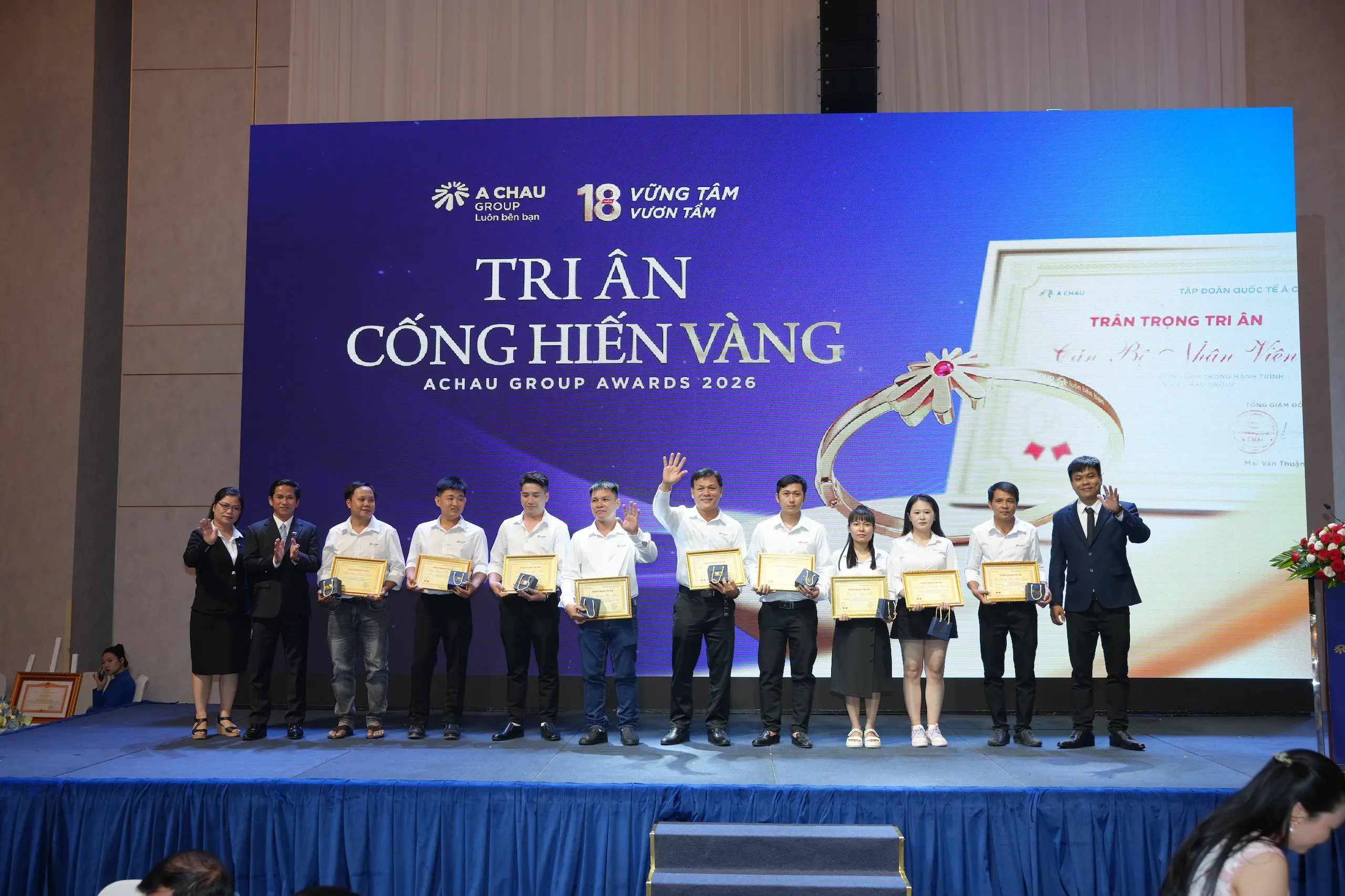 Ghi nhận những đóng góp của đội ngũ cán bộ, công nhân viên